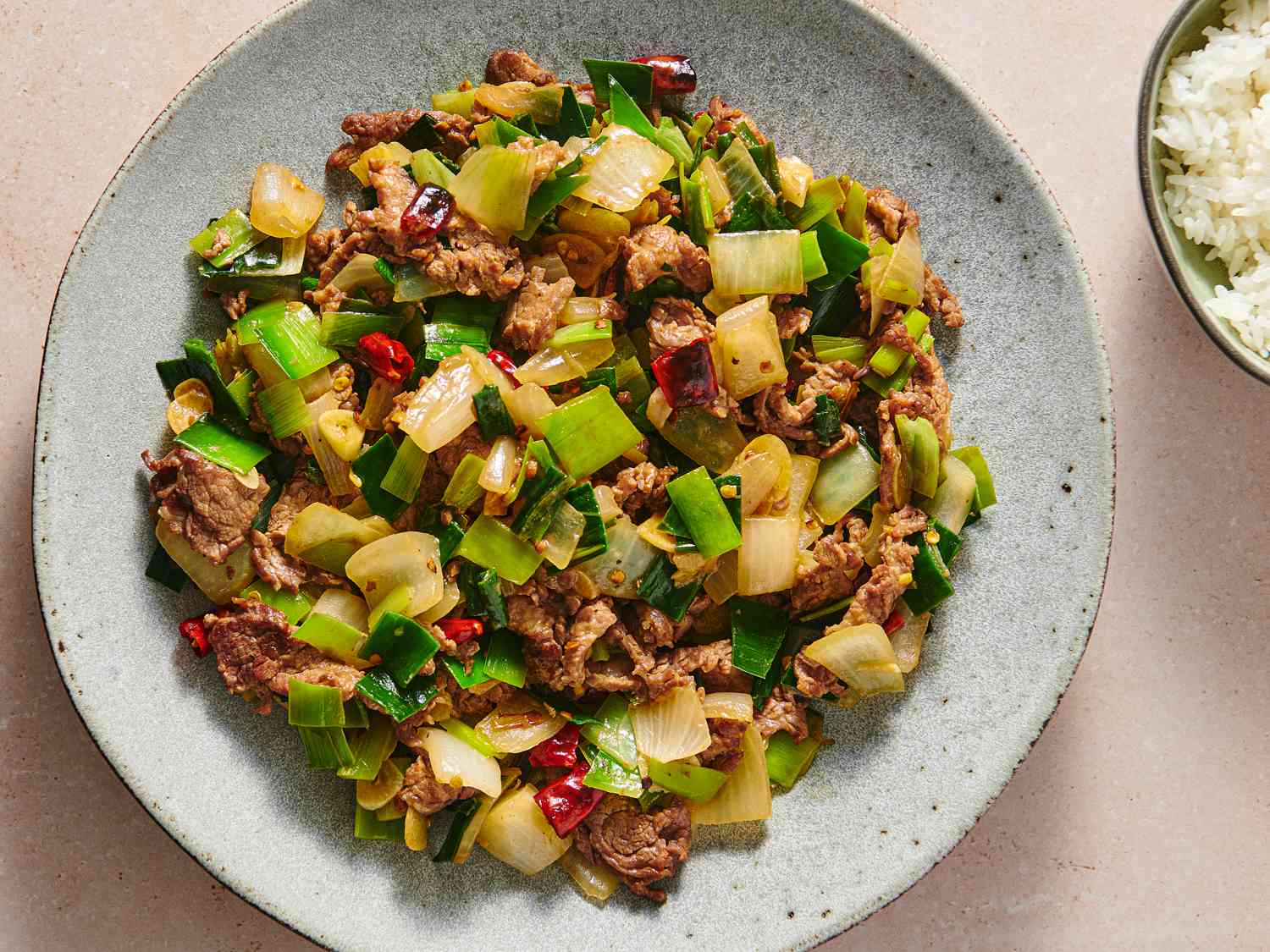 Tender Marinated Spicy Stir-Fried Beef with Leeks and Onions