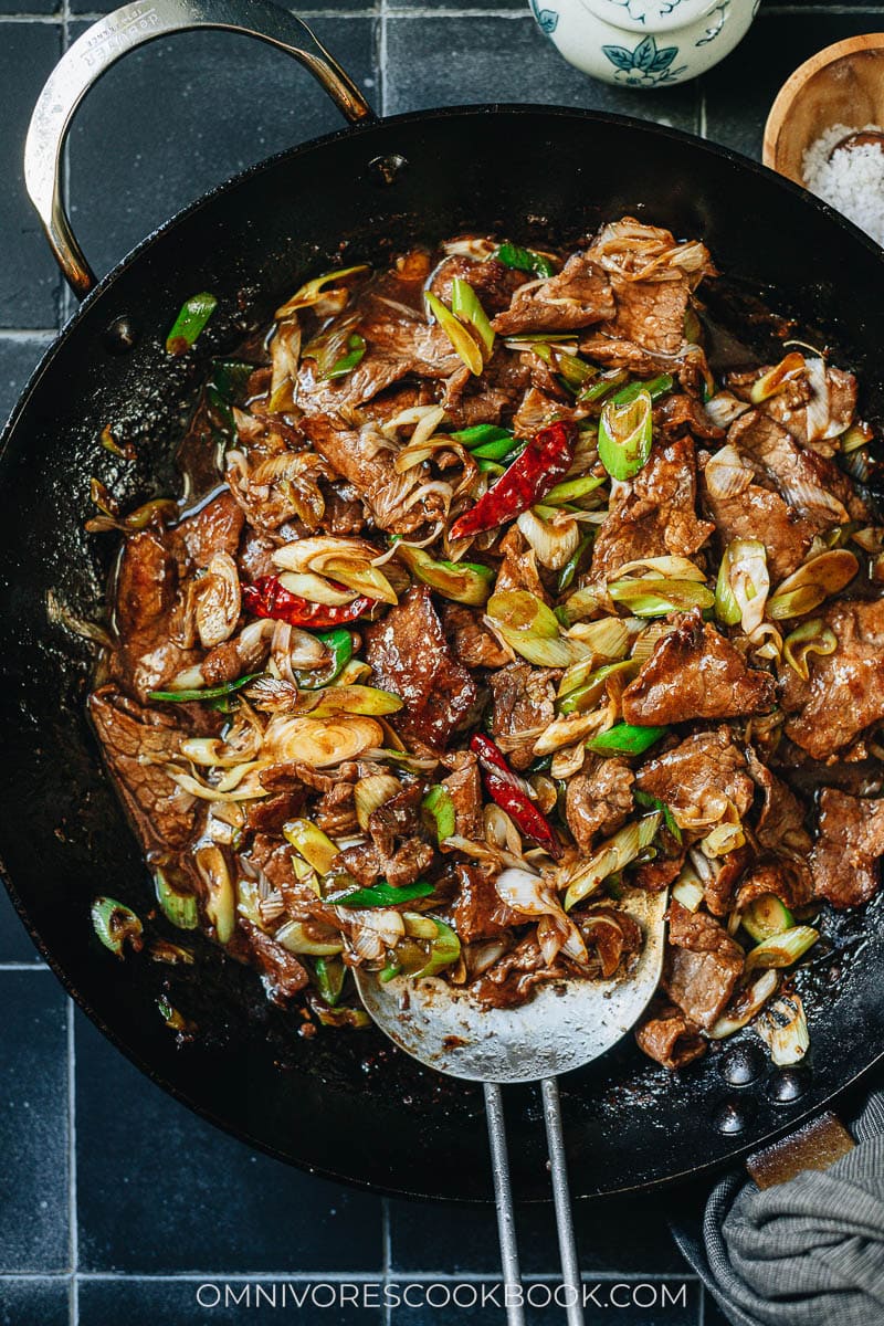 Tender Marinated Spicy Stir-Fried Beef with Leeks and Onions