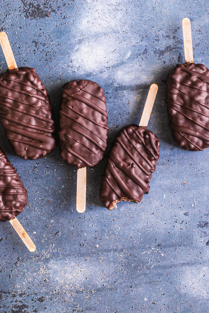 Chocolate-Dipped Cereal Ice Pops