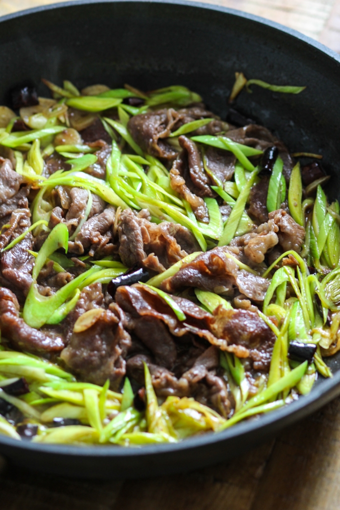 Tender Marinated Spicy Stir-Fried Beef with Leeks and Onions