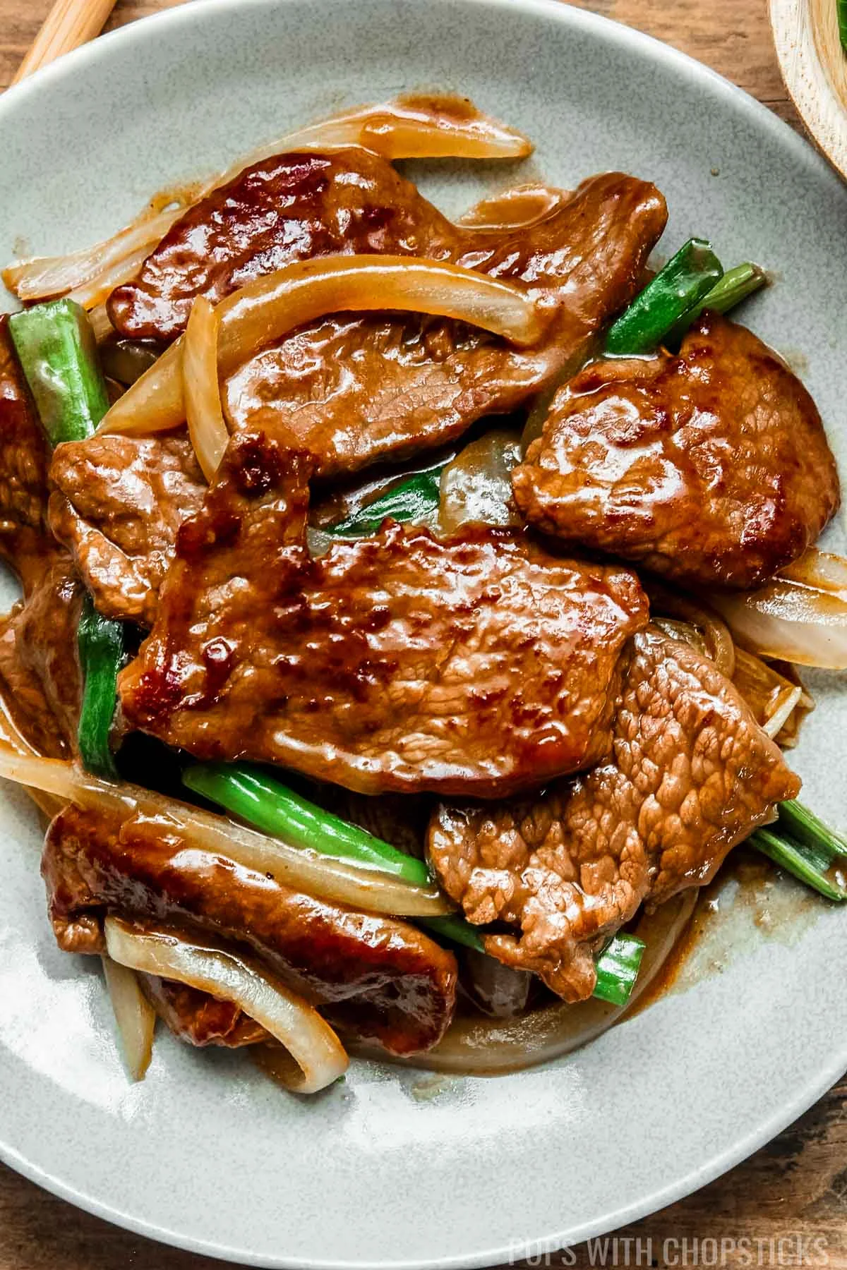 Tender Marinated Spicy Stir-Fried Beef with Leeks and Onions