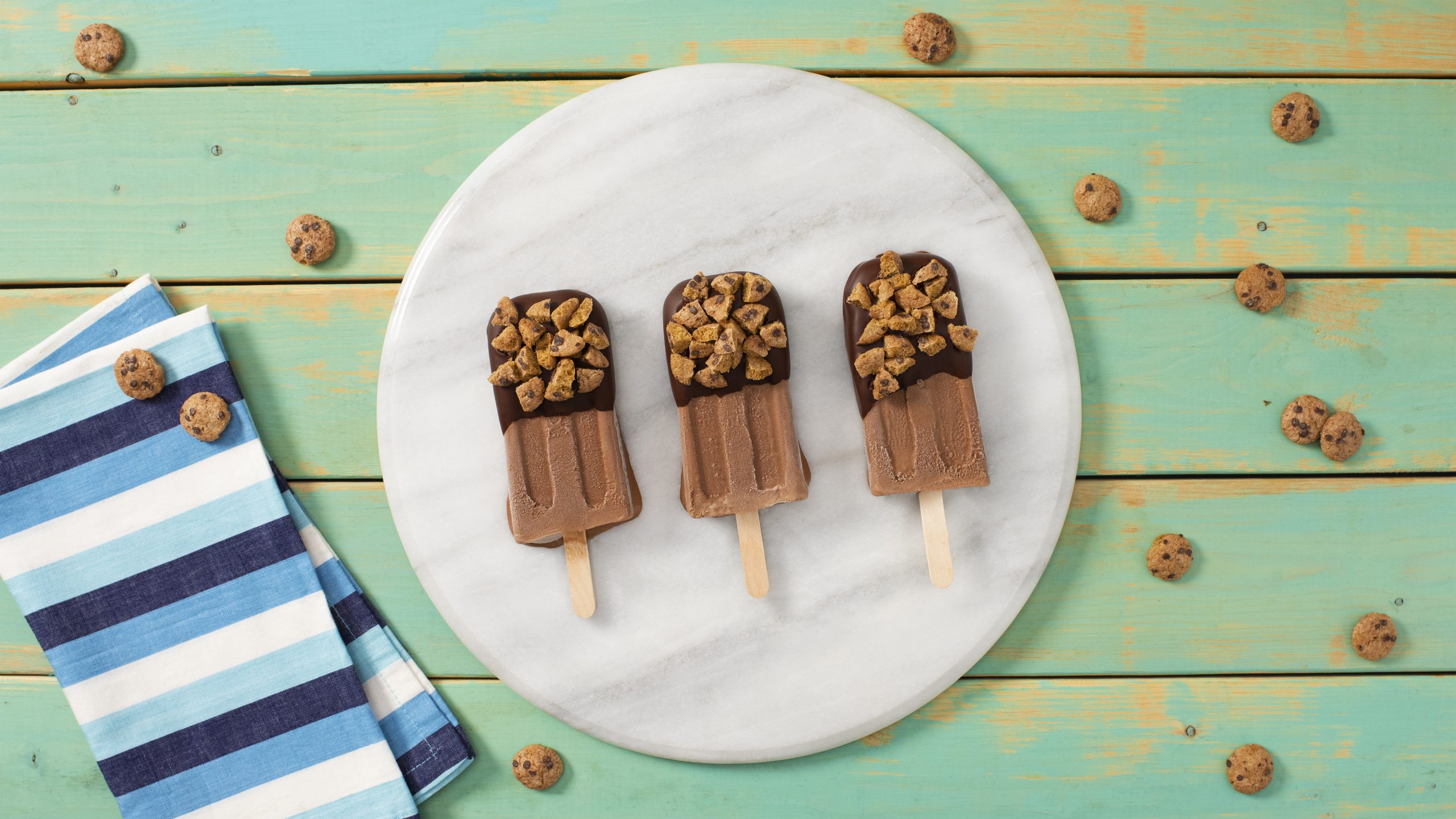 Chocolate-Dipped Cereal Ice Pops