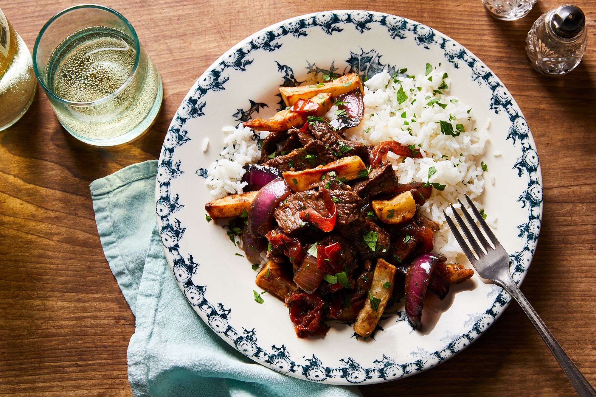 Lomo Saltado Mastering the Chinese-Peruvian Stir-Fry with Tender Beef, Blistered Veggies, and Crispy Fries