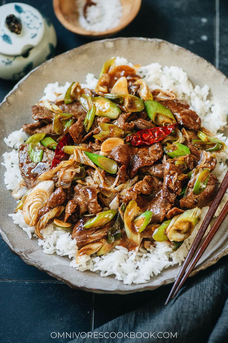 Tender Marinated Spicy Stir-Fried Beef with Leeks and Onions