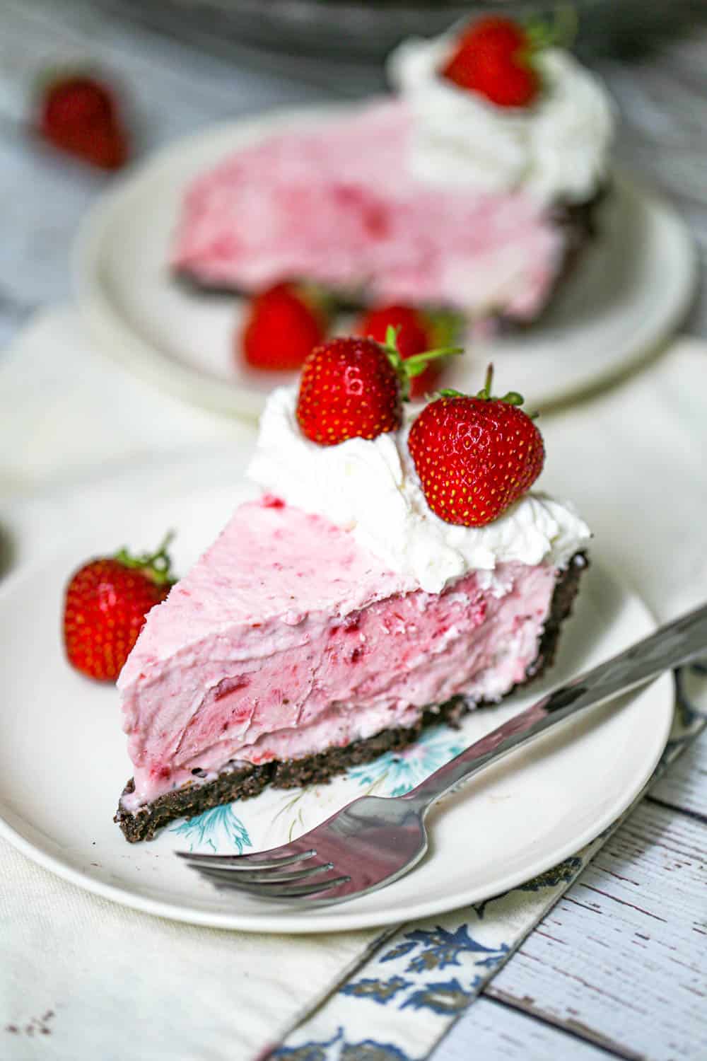 Creamy Frozen Strawberry Cheesecake