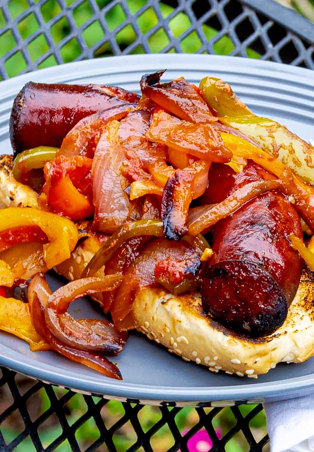 Grilled Hot Links with Smoky Barbecued Onions