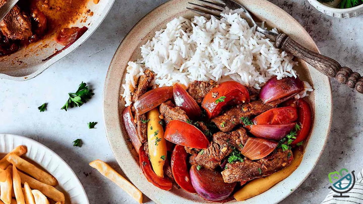 Lomo Saltado Mastering the Chinese-Peruvian Stir-Fry with Tender Beef, Blistered Veggies, and Crispy Fries
