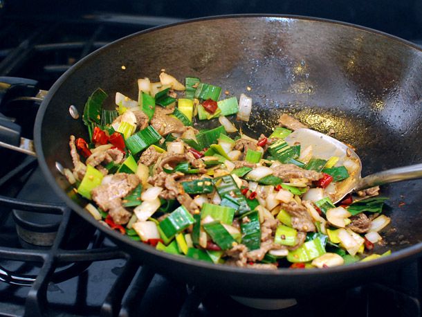 Tender Marinated Spicy Stir-Fried Beef with Leeks and Onions
