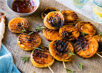 Grilled Hot Links with Smoky Barbecued Onions