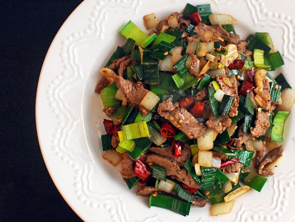 Tender Marinated Spicy Stir-Fried Beef with Leeks and Onions