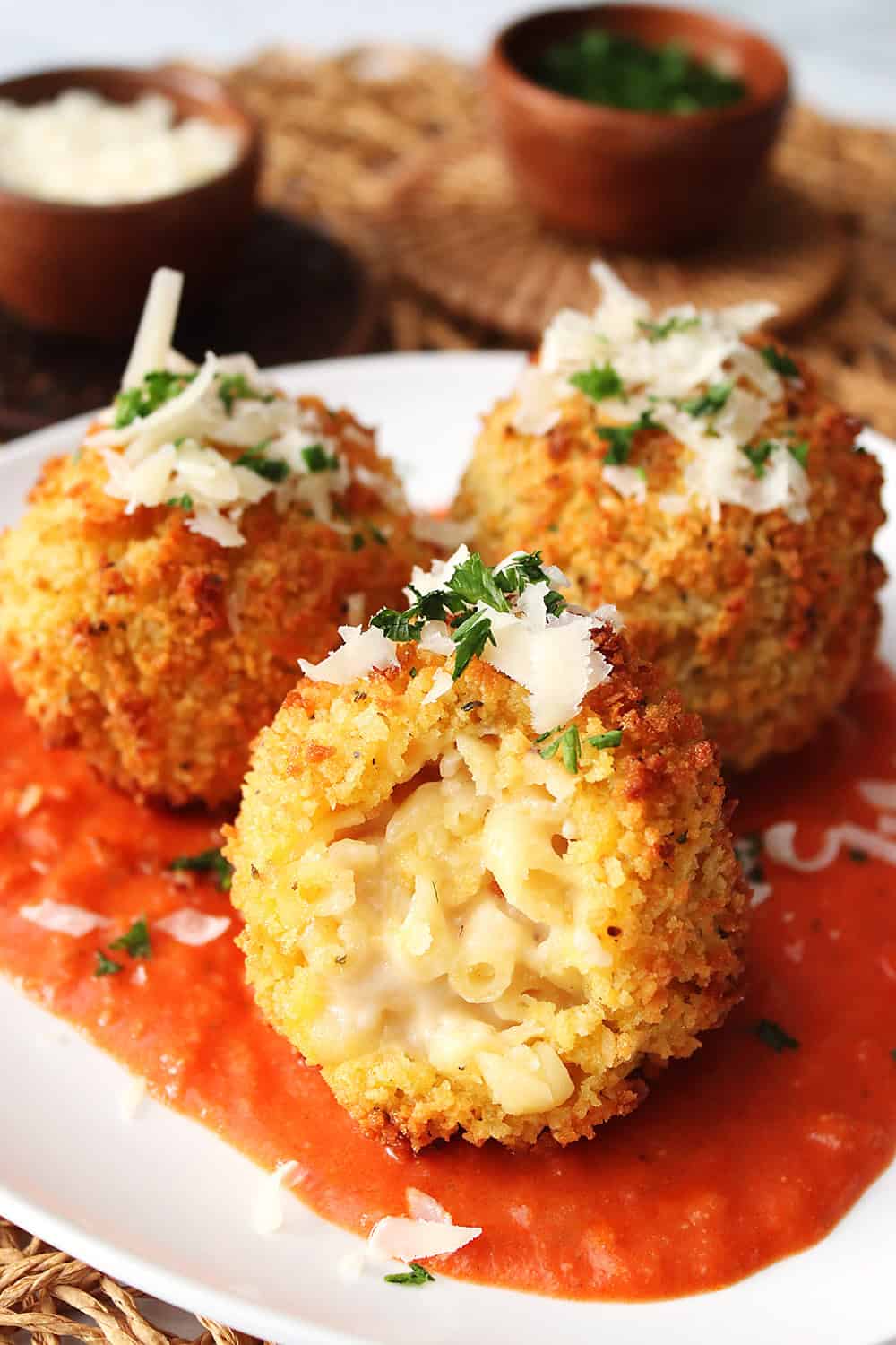 cheesecake factory mac and cheese balls calories
